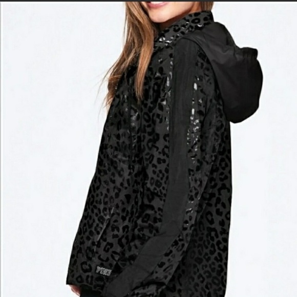 PINK Victoria's Secret Jackets & Blazers - Victoria secret windbreaker size M/L💕💕